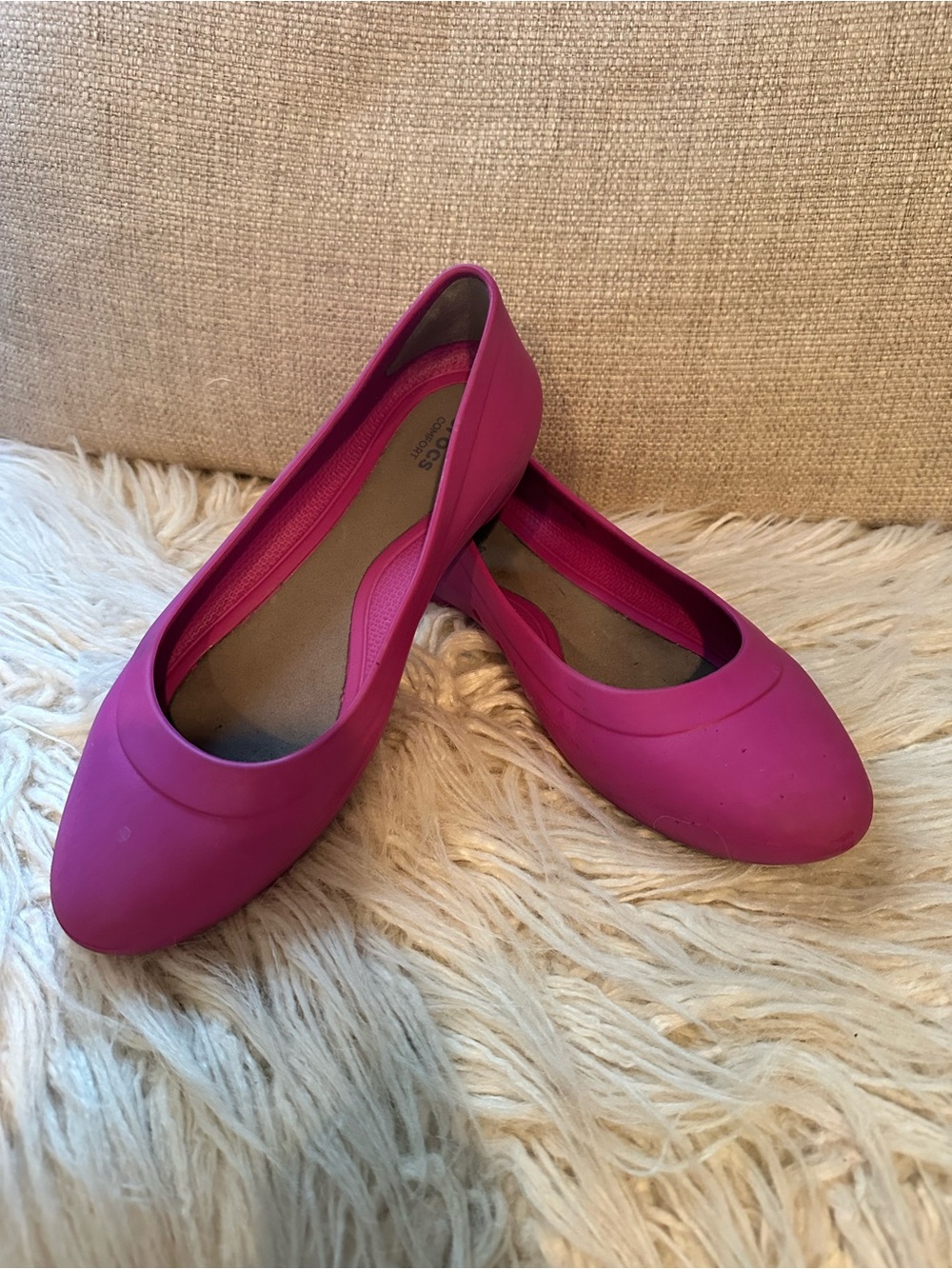 2 Pairs of Crocs Women’s size 6 Flats | Lightweight, Comfort Shoes - Picture 12 of 12